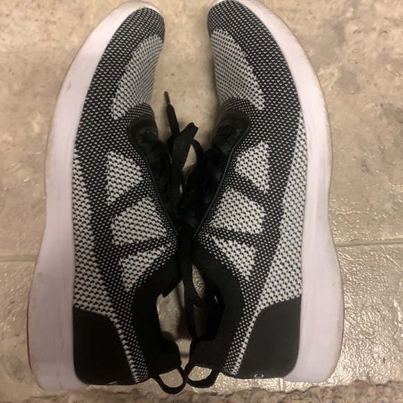 Vionic - Picture 6 of 8